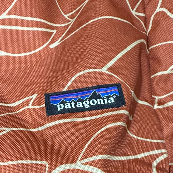 Patagonia Burnt Orange Backpack with Cream Abstract Lines 18x15 - Picture 2 of 10